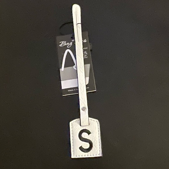 NWT “K•Carroll” Bag Tag, Monogram Letter "S" White Bag Tag with "Black" Letter - Picture 2 of 5